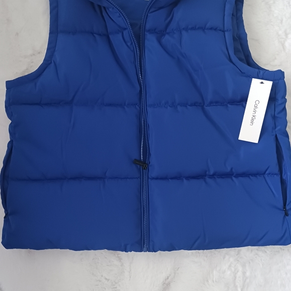 Calvin Klein - Picture 6 of 7